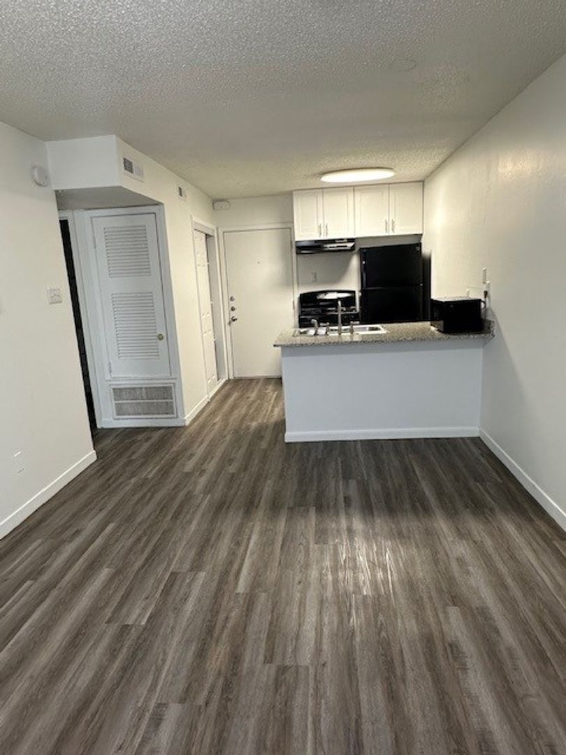 Austin Apartment: 1200 W 40th