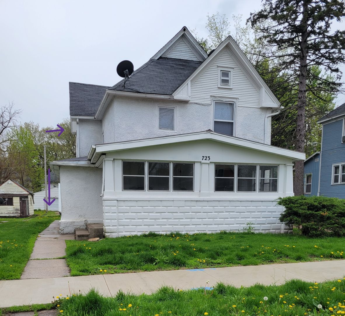 Waterloo Apartment: 723 W 1st St