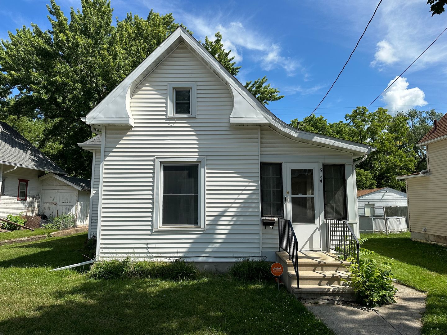 Waterloo House: 314 Conger St