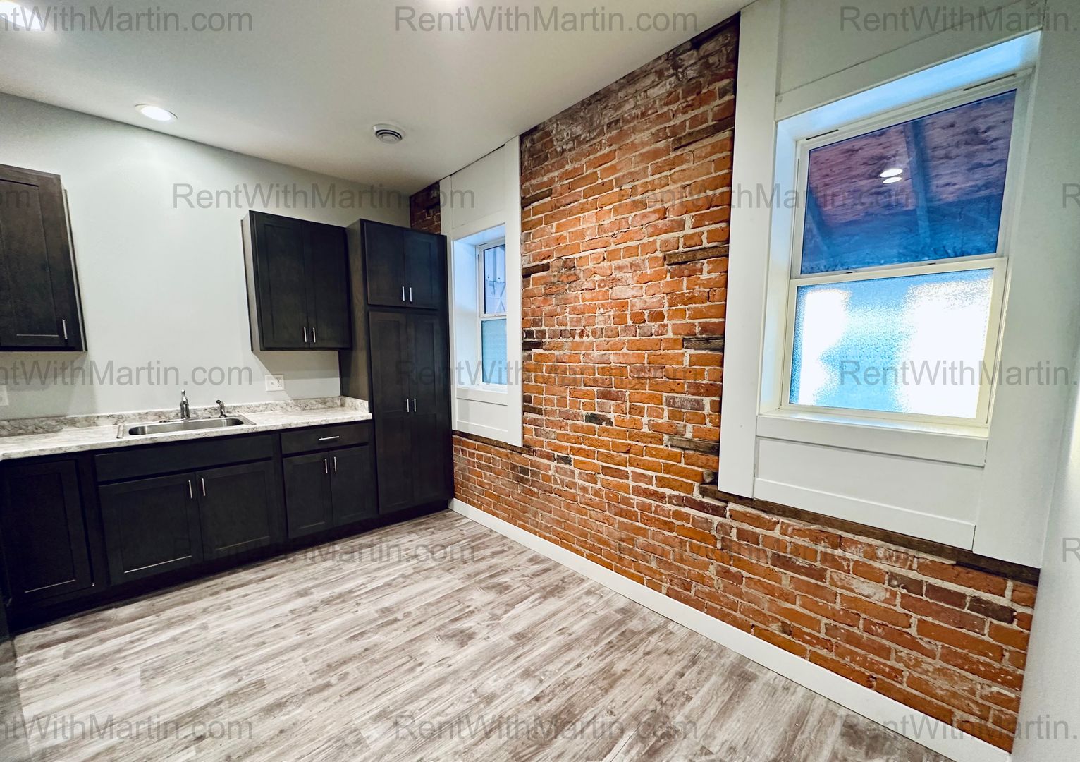 Oelwein Apartment: 18 S Frederick Ave