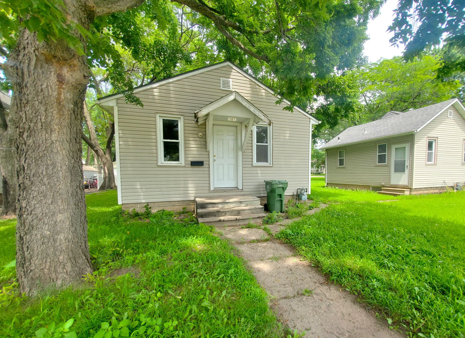 Waterloo House: 147 French St