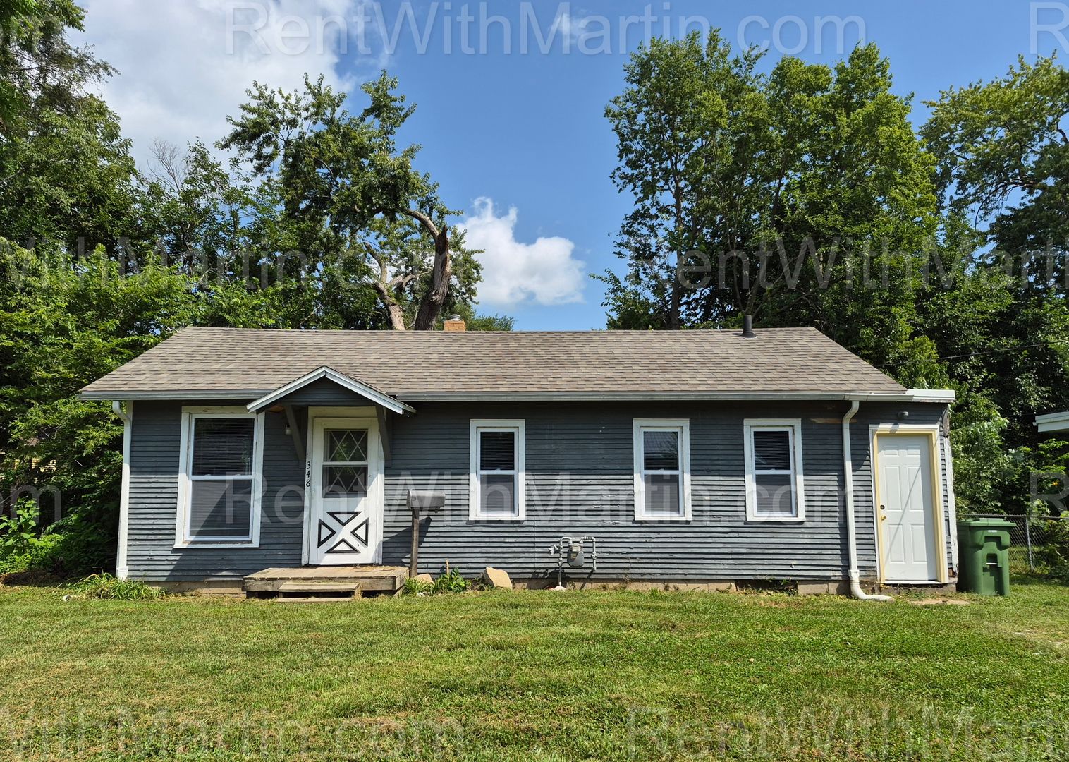 Waterloo House: 348 Lamont St