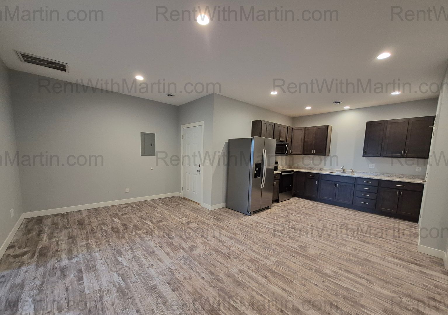 Oelwein Apartment: 16 S Frederick
