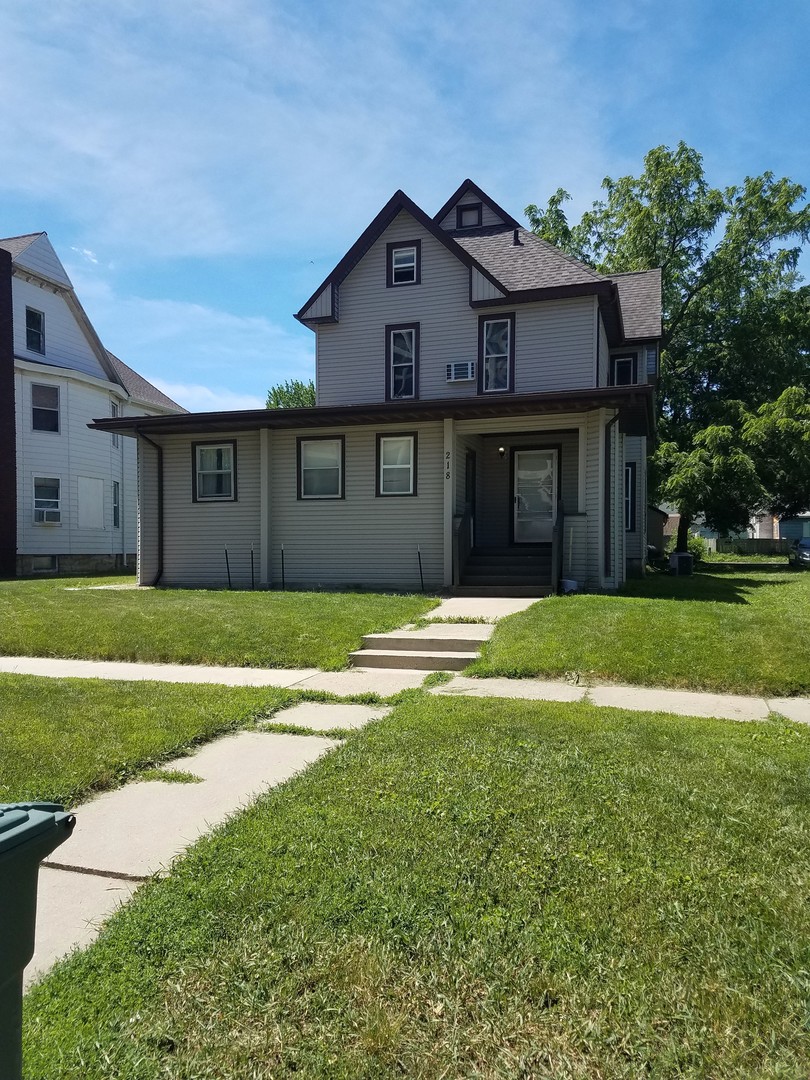 Waterloo Apartment: 218 South St