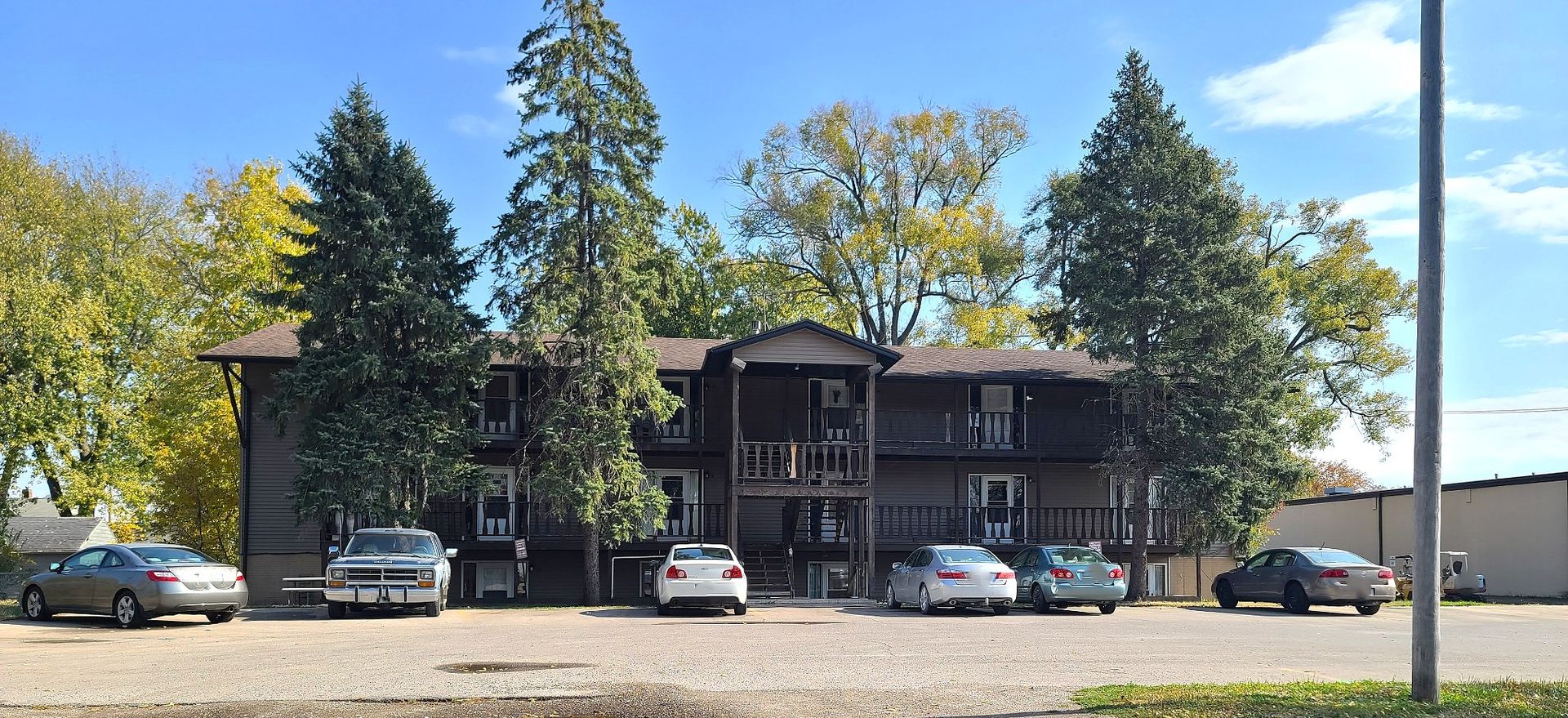 Waterloo Apartment: 1009 Thorndale Ave