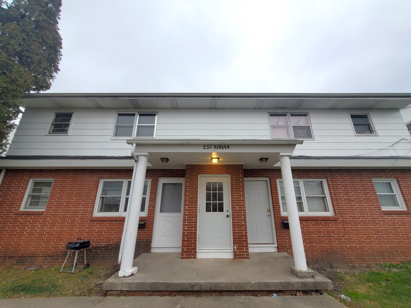 Waterloo Apartment: 237 Miriam Dr
