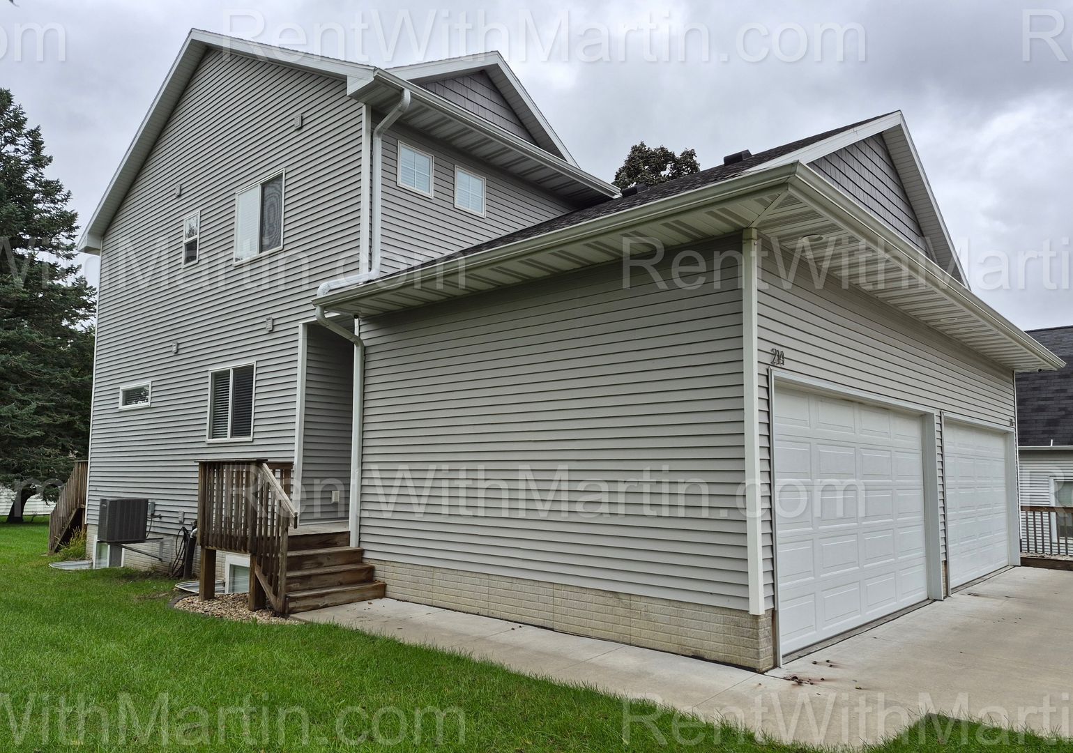 Cedar Falls Apartment: 214-216 N Francis St