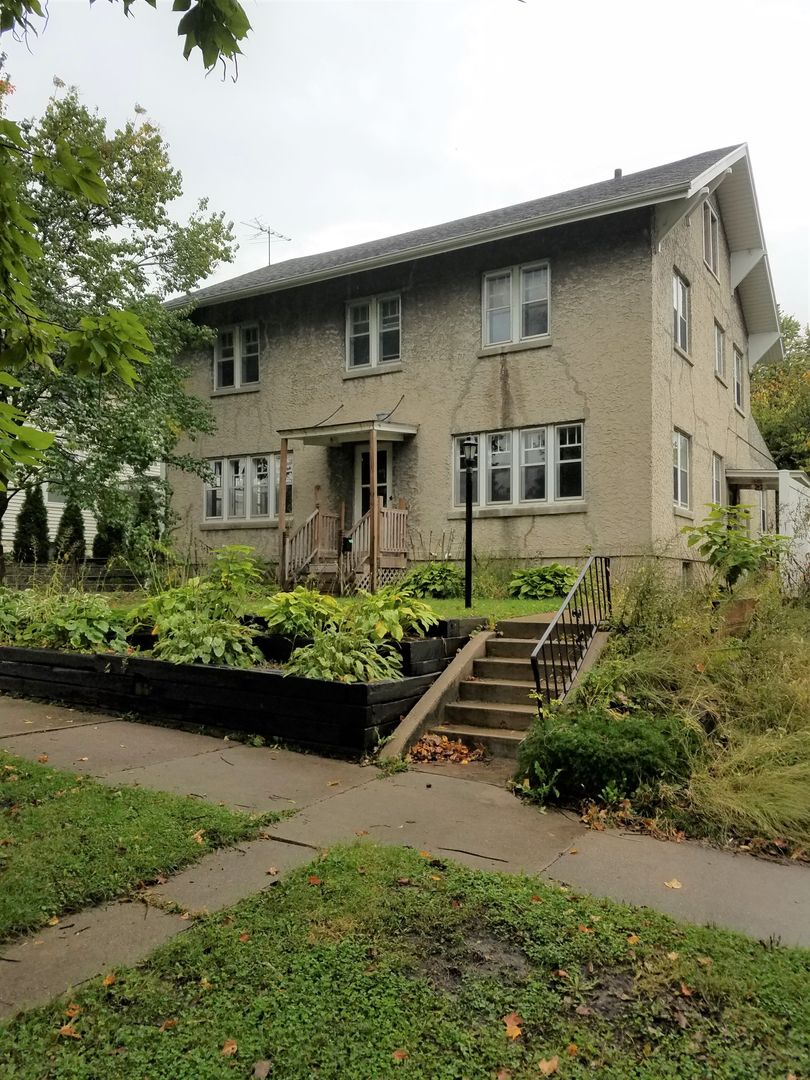 Waterloo Apartment: 808-810 W 2nd St