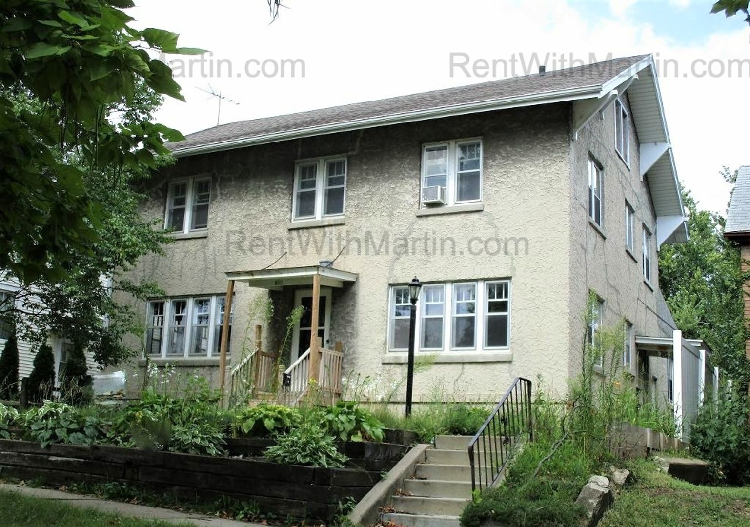 Waterloo Apartment: 808-810 W 2nd St