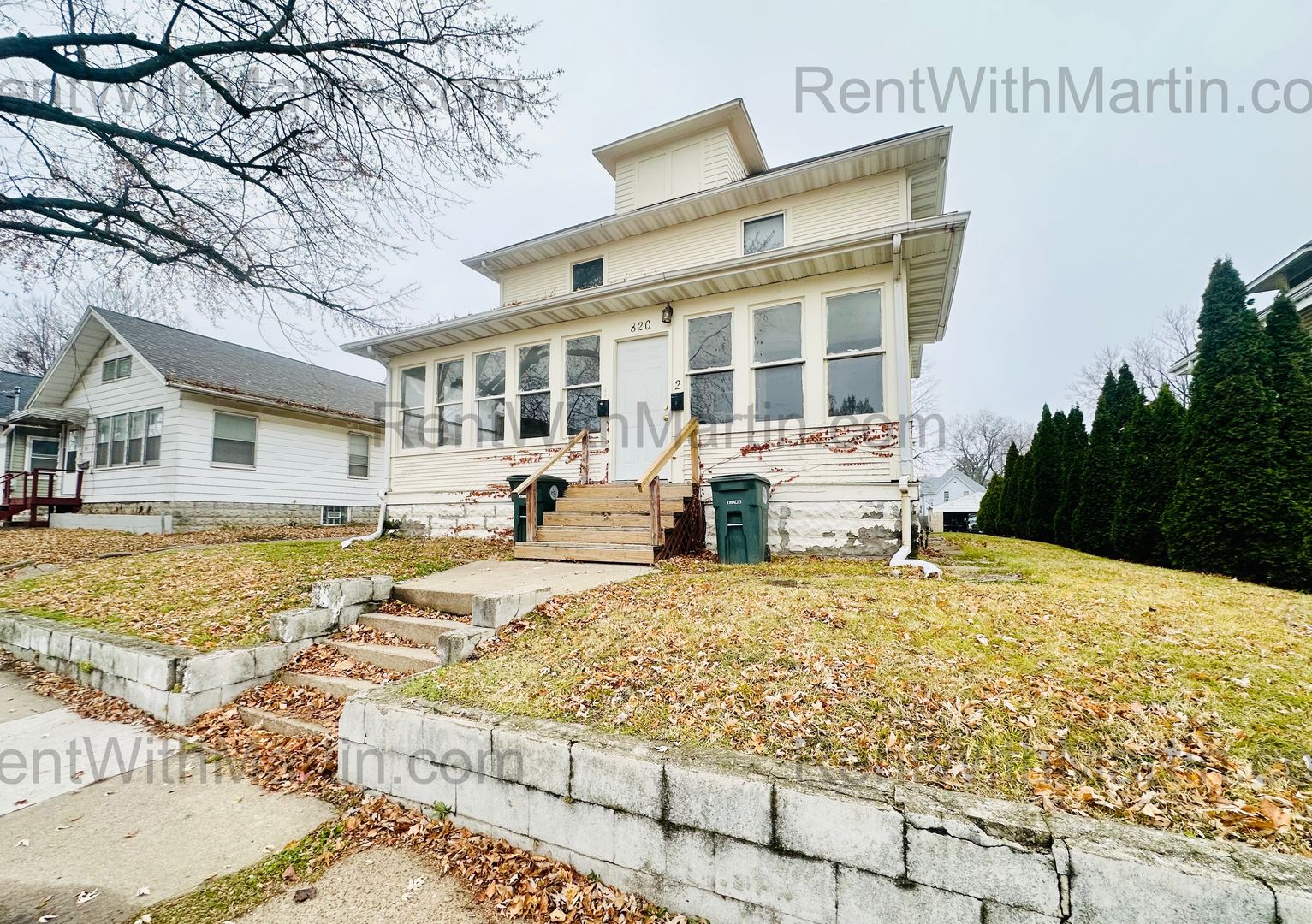 Waterloo Apartment: 820 W 2nd St