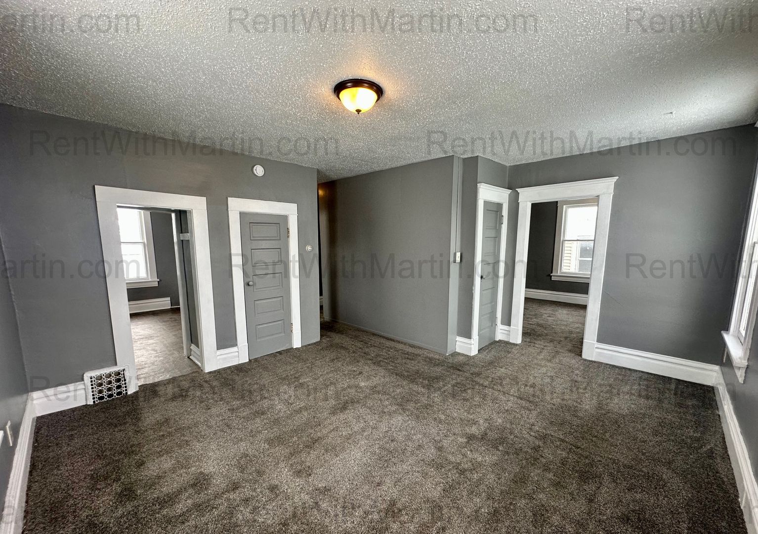 Waterloo Apartment: 910 Mulberry St