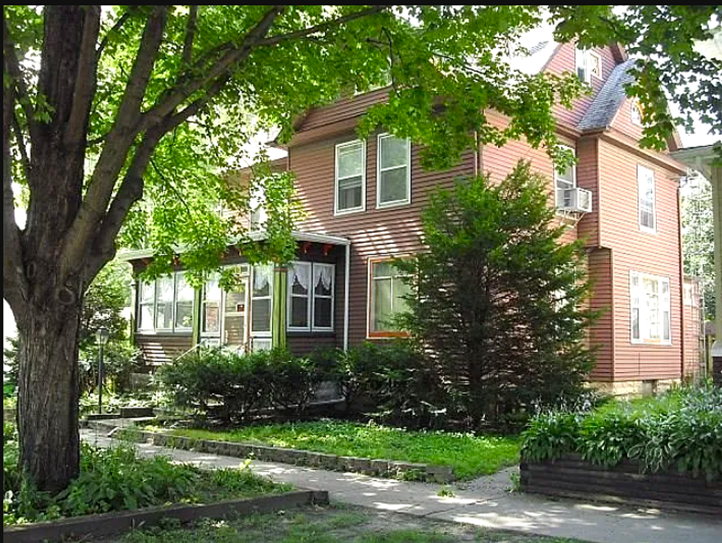 Waterloo Apartment: 314 Locust St