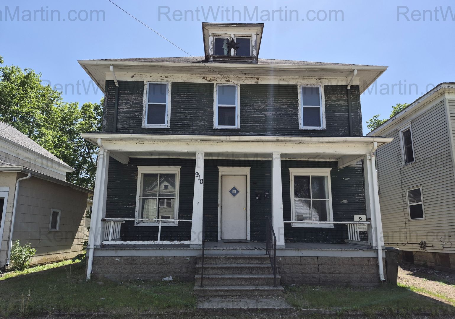 Waterloo Apartment: 910 Mulberry St