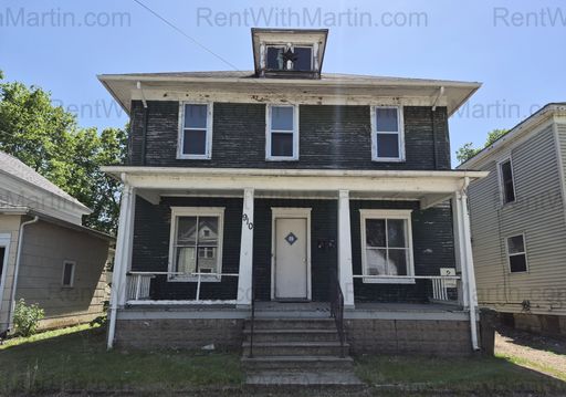FOR RENT- 910 Mulberry Upper Unit! MOVE IN PROMO 1/2 OFF FIRST MONTH RENT – photo 1