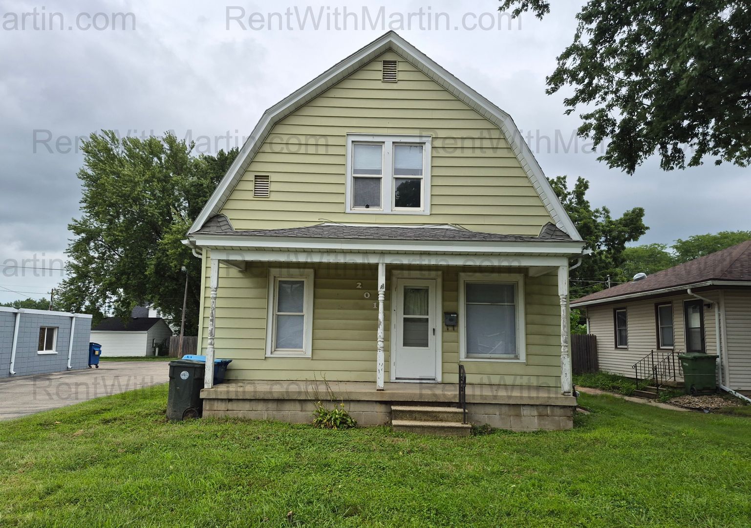 Waterloo House: 2016 Falls Ave