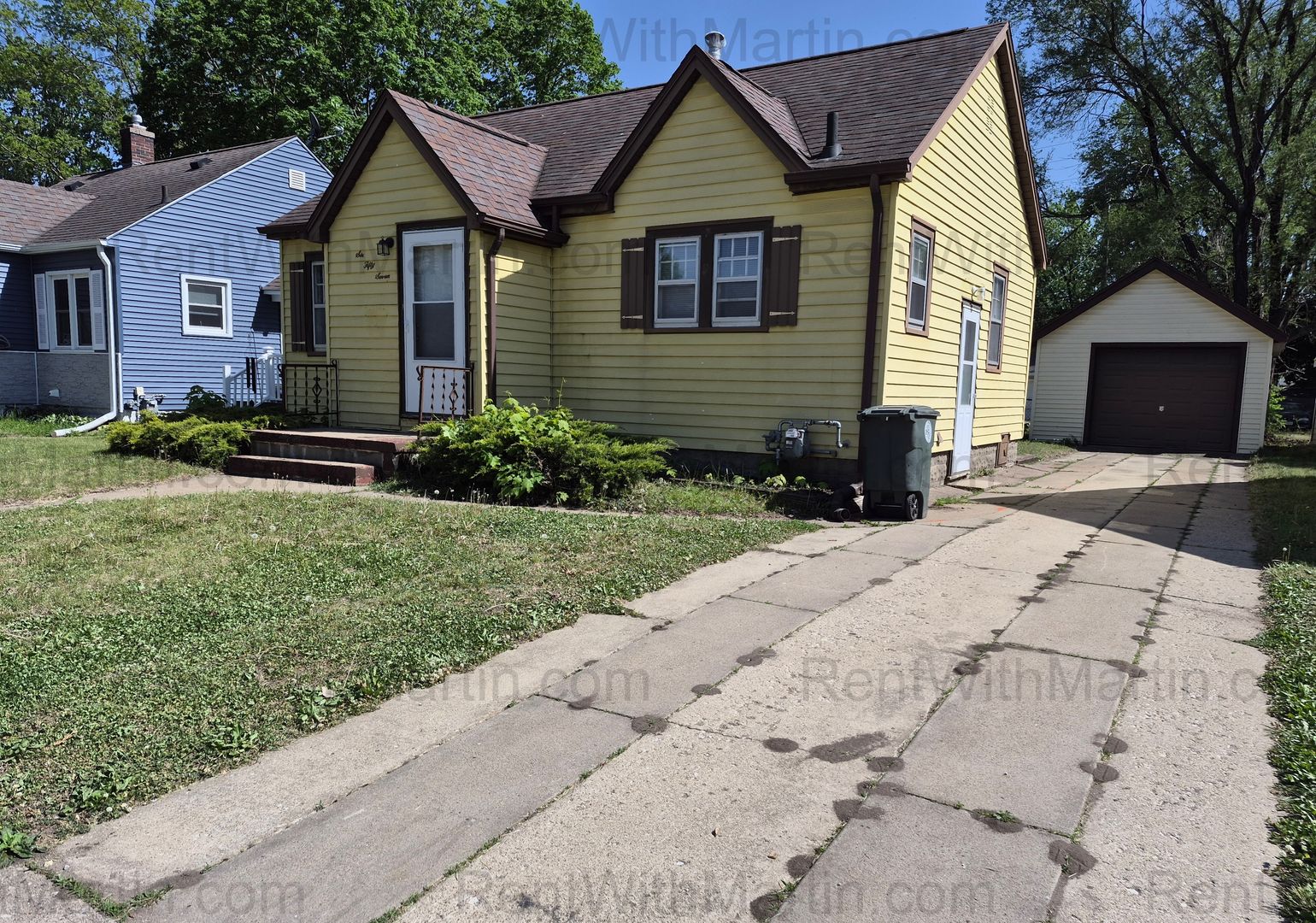 Waterloo House: 657 Dawson St
