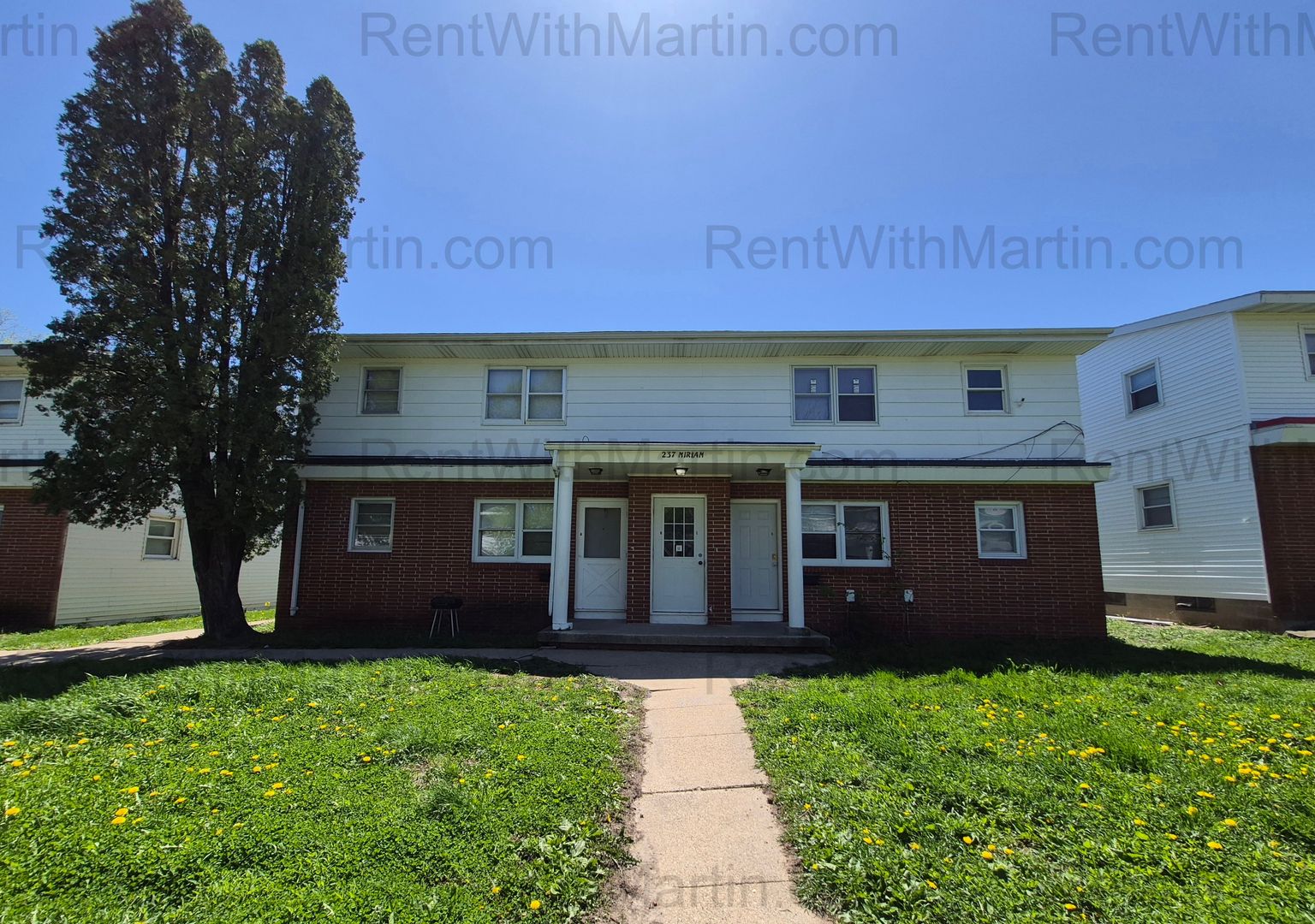 Waterloo Apartment: 237 Miriam Dr