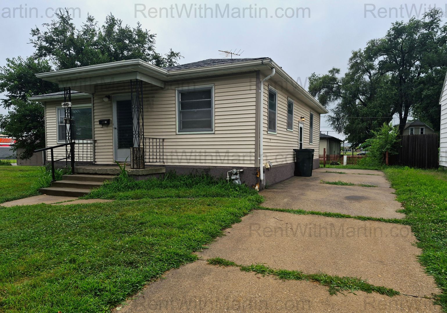 Waterloo House: 413 Hope Ave