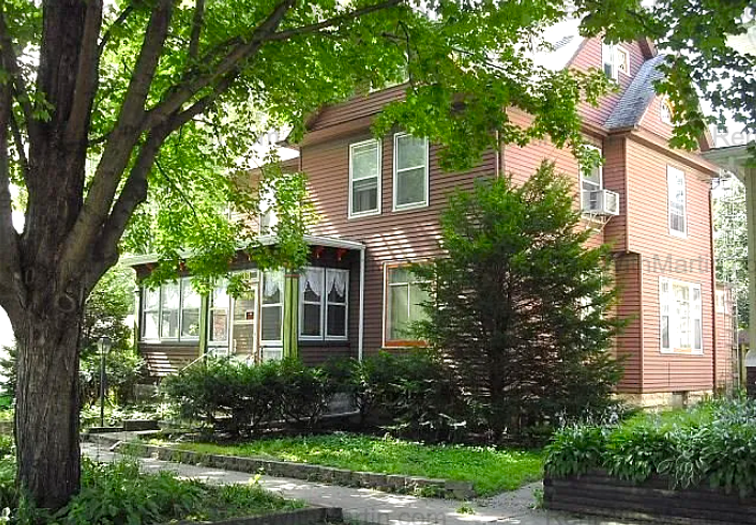 Waterloo Apartment: 314 Locust St