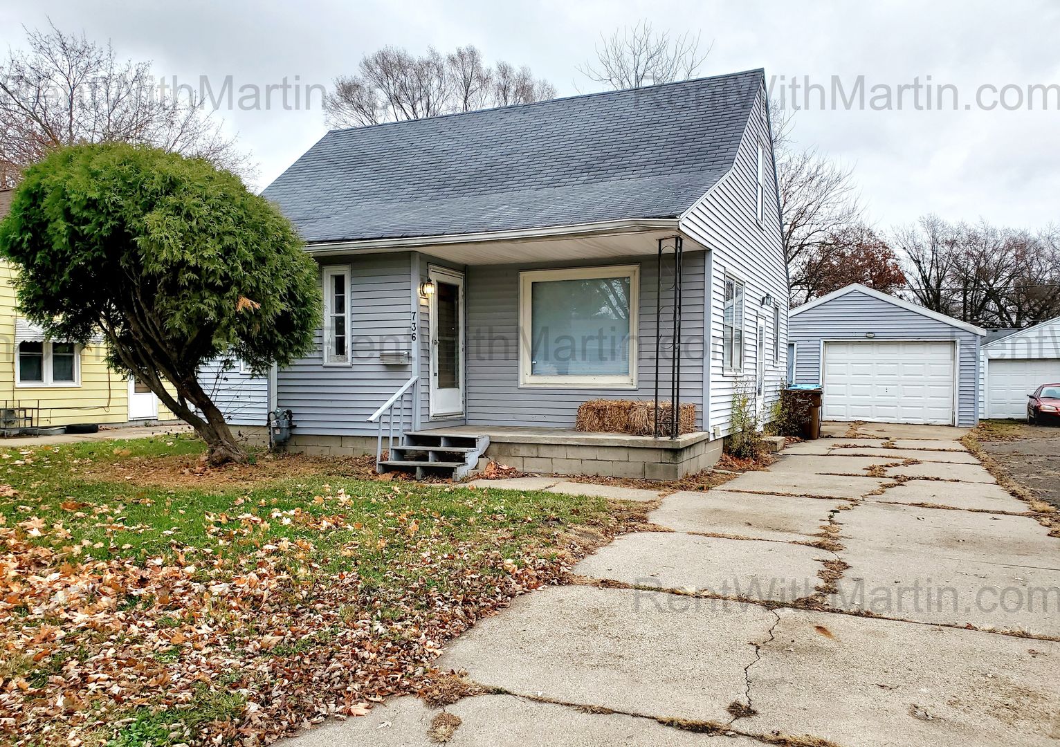 Waterloo House: 736 Sherman Ave