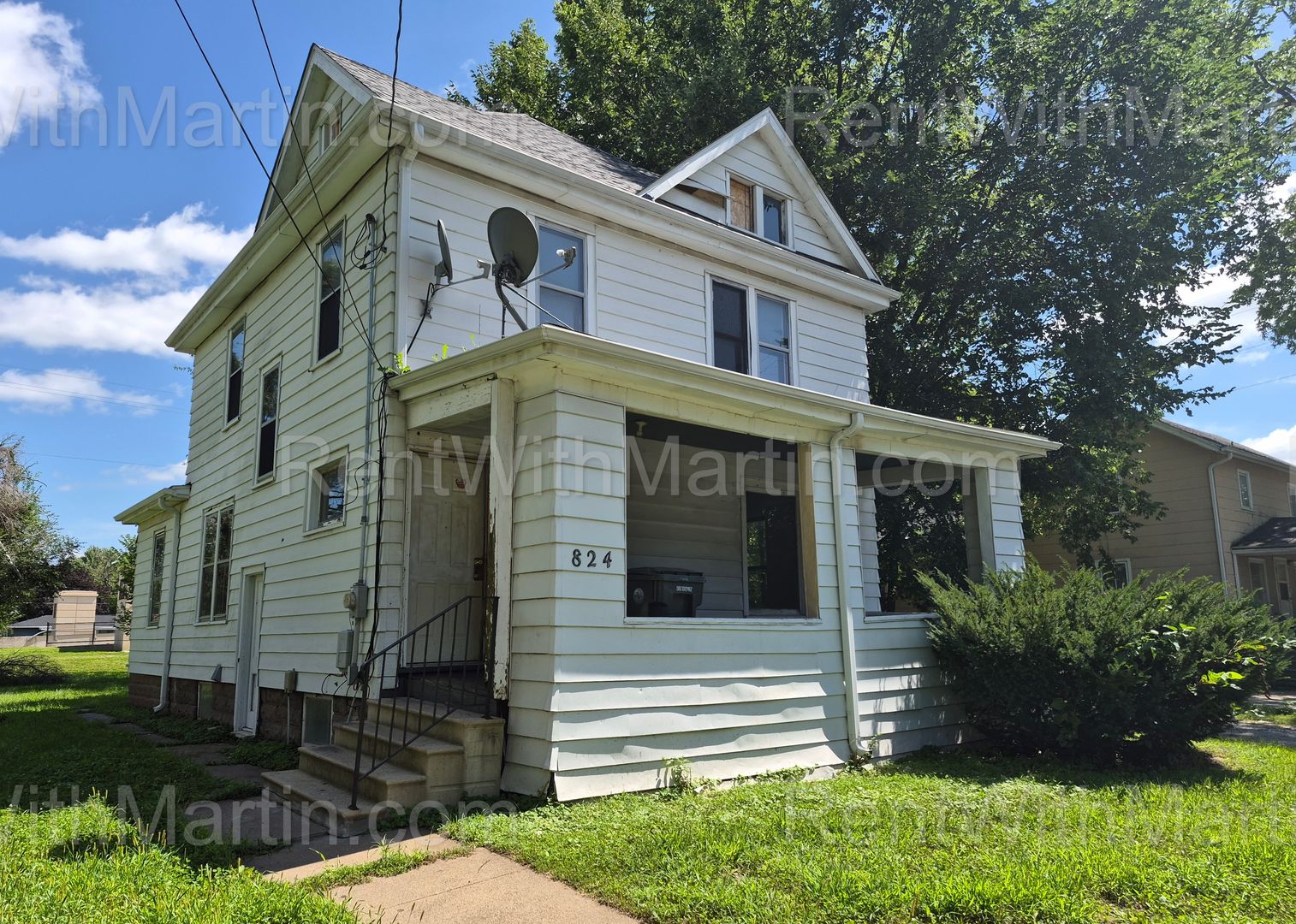 Waterloo House: 824 Logan Ave