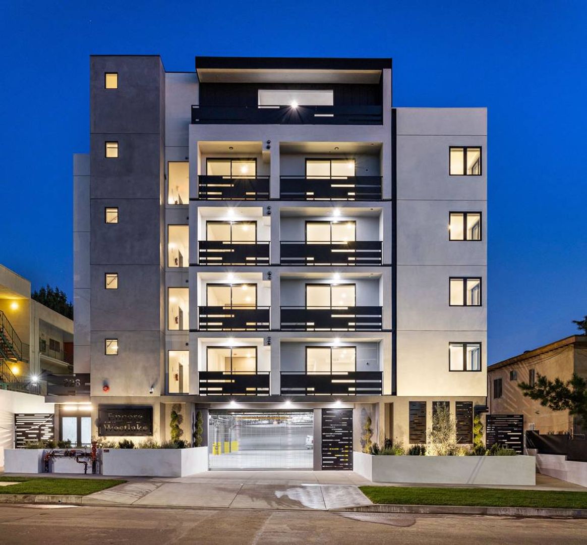 Los Angeles Apartment: 226 N Lake Street