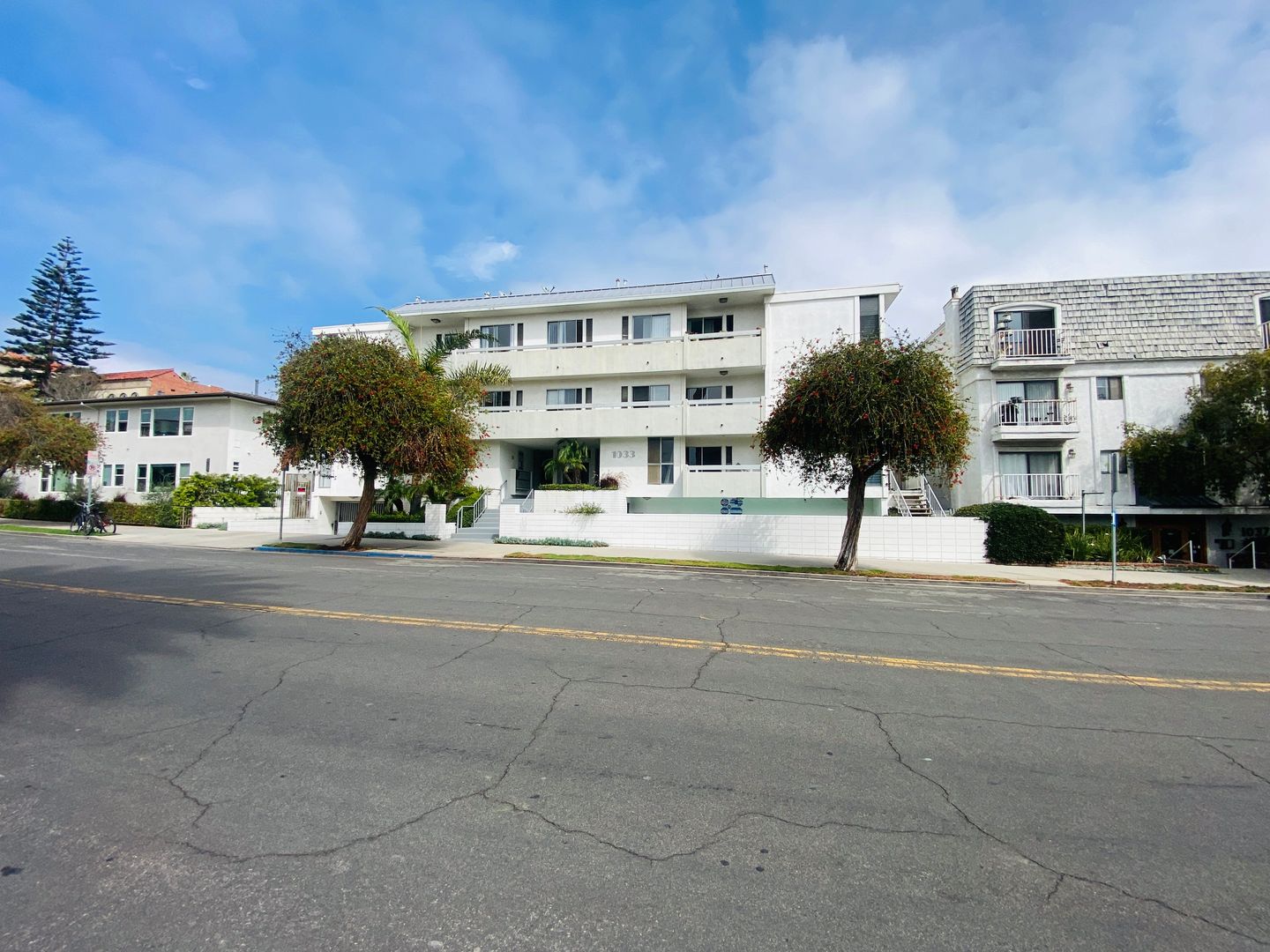 Santa Monica Apartment: 1033 3rd Street