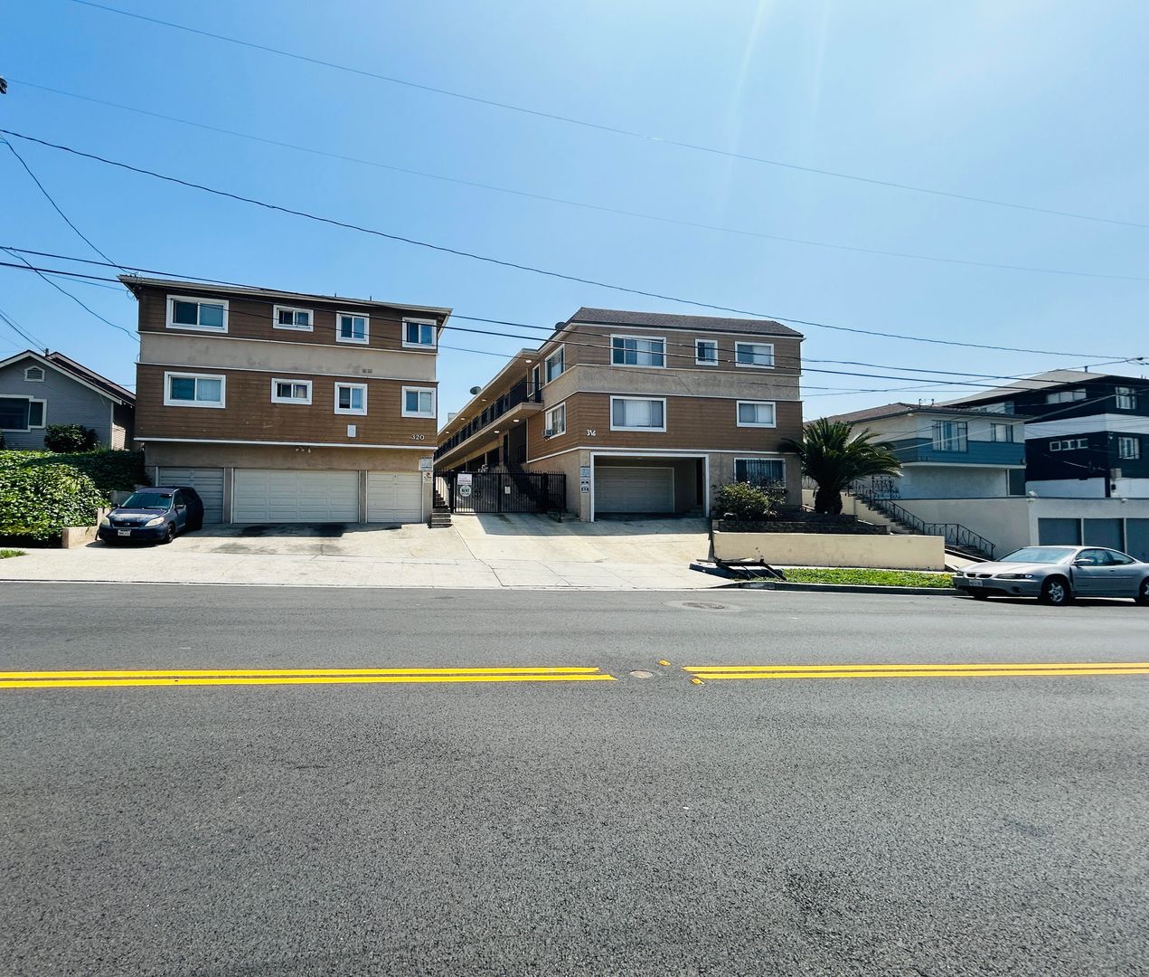 Inglewood Apartment: 320 E Hyde Park