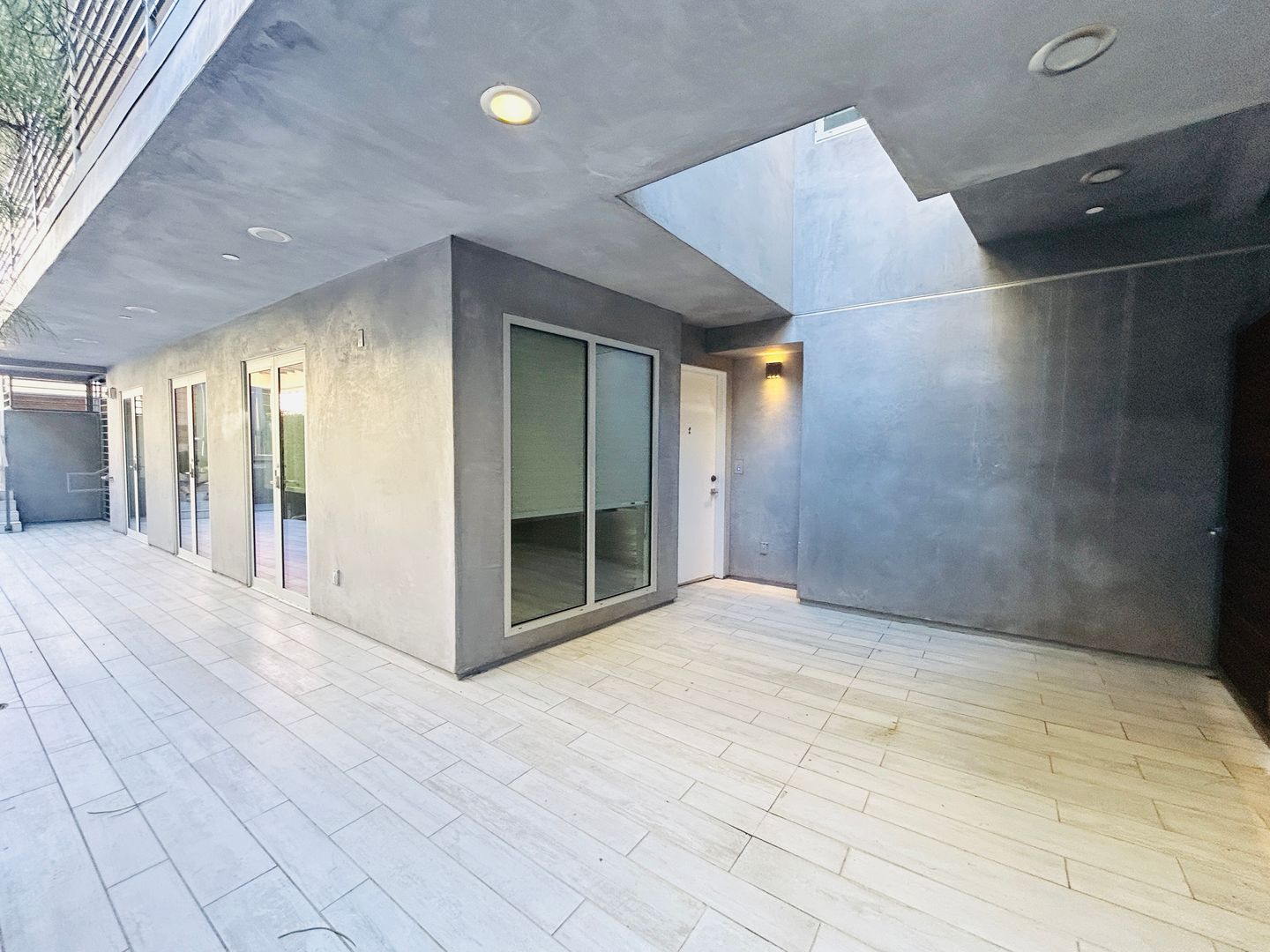 Santa Monica Apartment: 947 4th Street