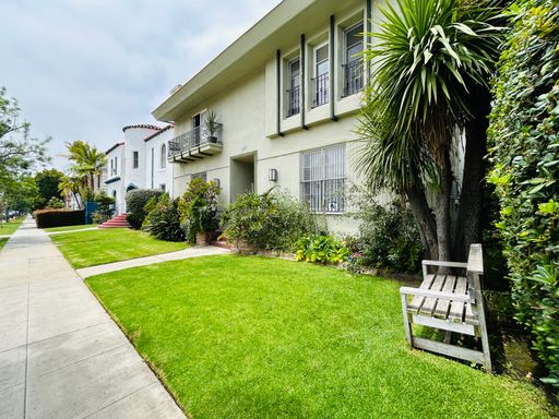 Charming Lower Level One Bedroom in Beverly Hills On Elm – photo 1