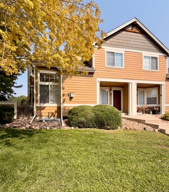 Spacious 2-Bedroom Townhome with Open Floor Plan & Convenient Location – photo 1