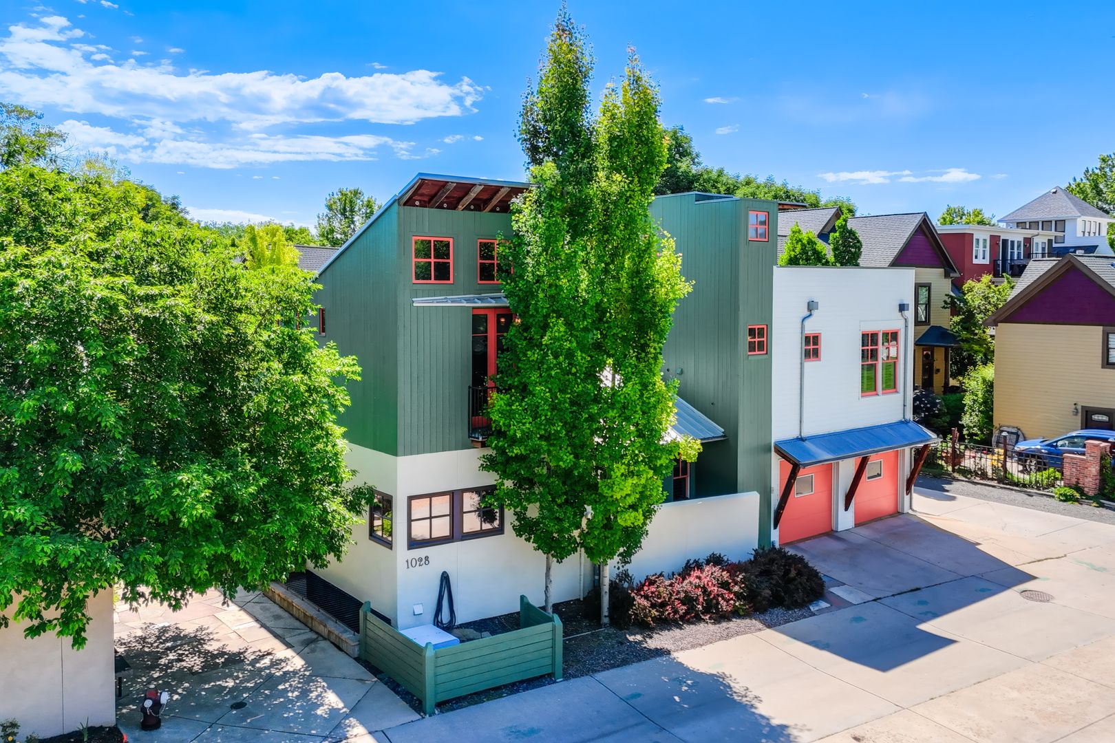 Longmont House: 1028 Katy Ln