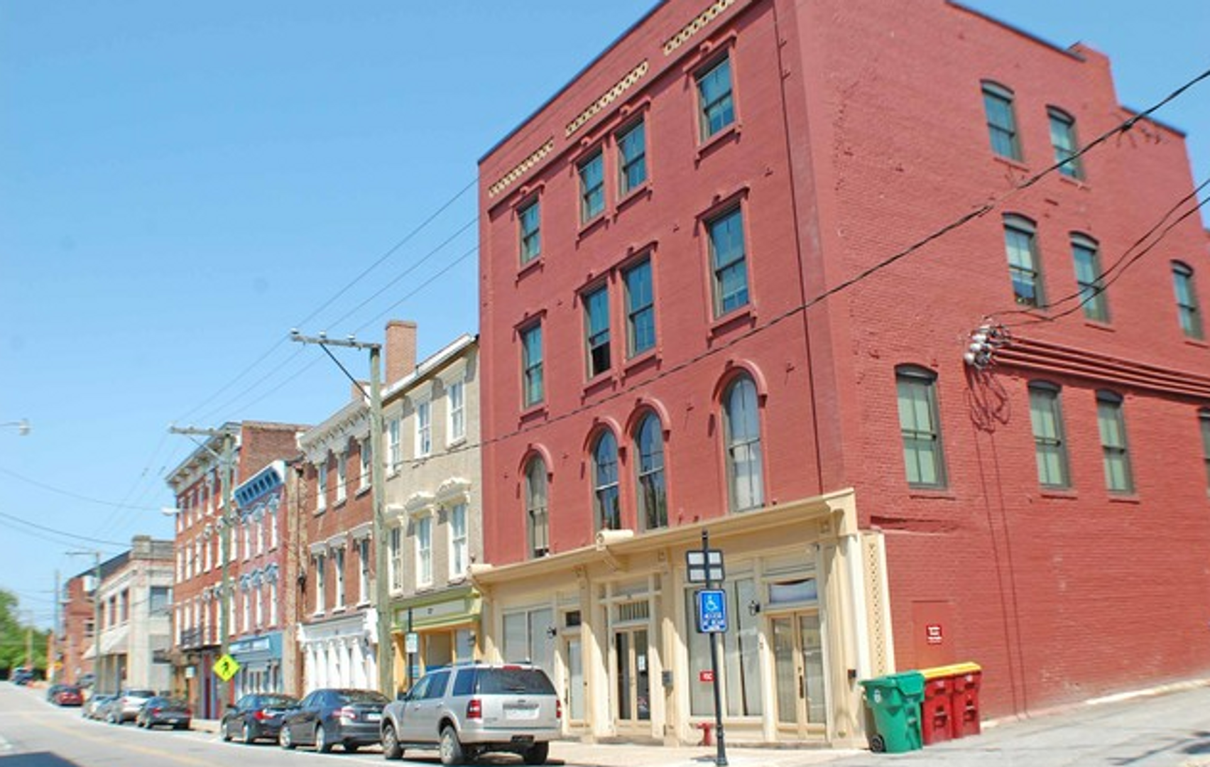 Petersburg Apartment: 25 W Bank St