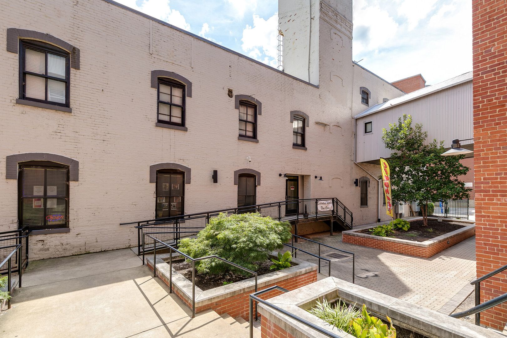 Petersburg Apartment: 325 Brown Street