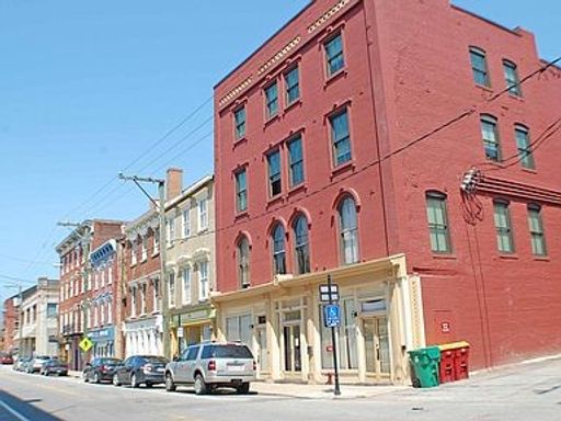 Plaza at Bank Street – photo 1