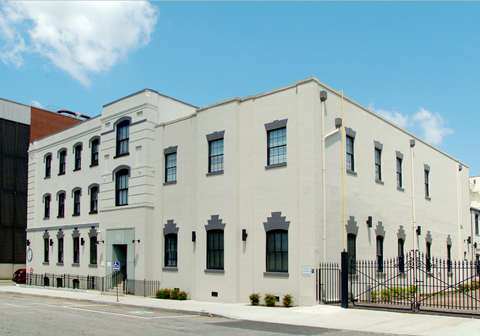 Petersburg Apartment: 325 Brown Street