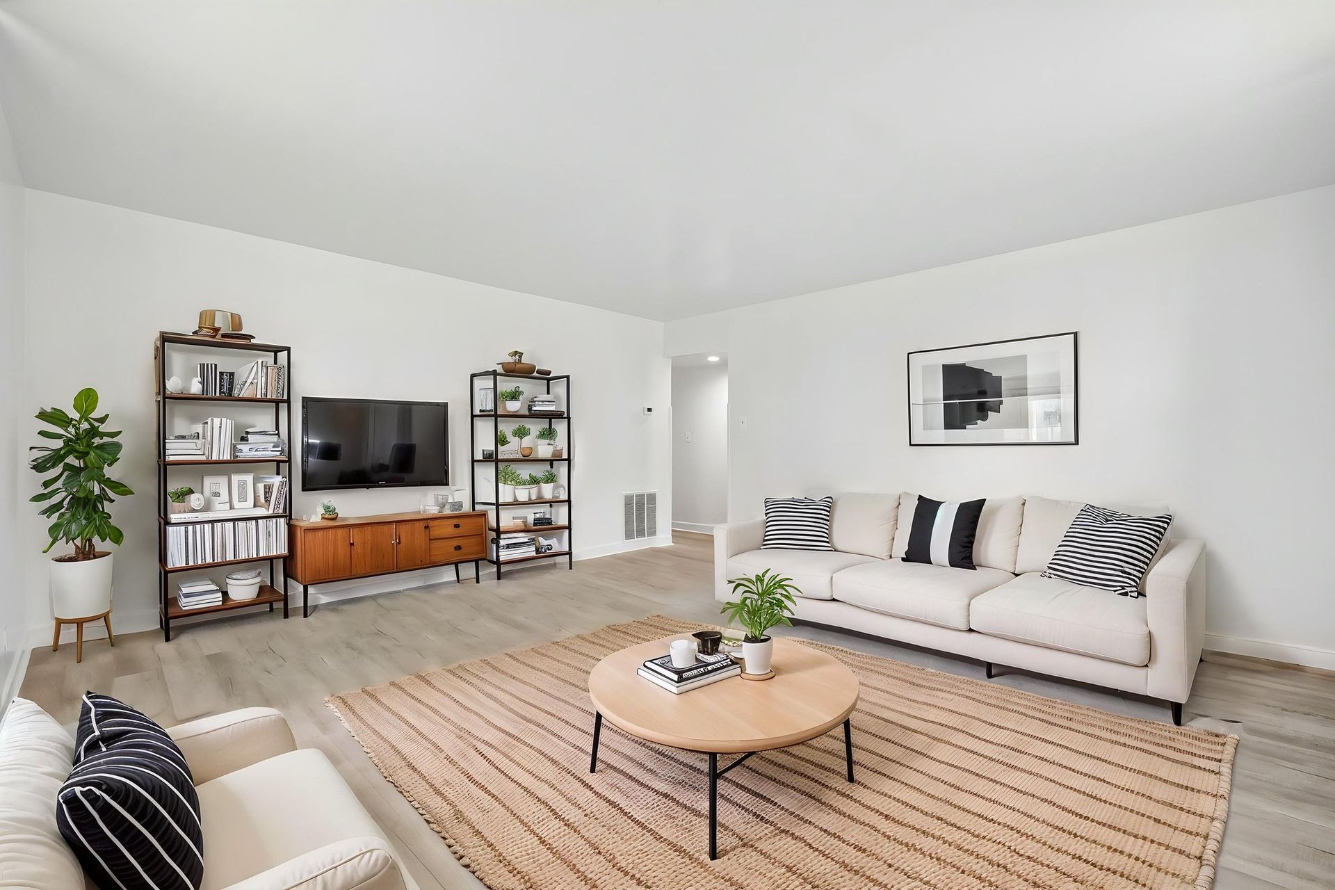 Chicago Apartment: 1830 S Karlov Ave