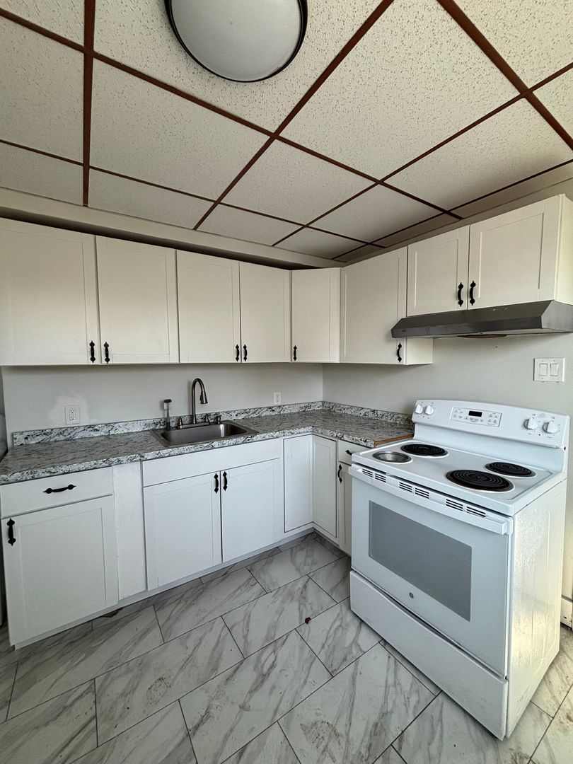 Kingston Apartment: 127-129 Main St