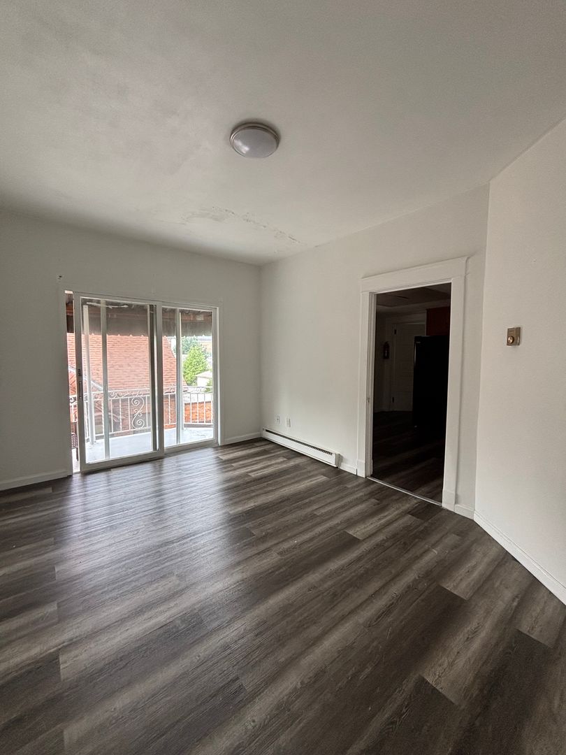Kingston Apartment: 31-33 1st Ave