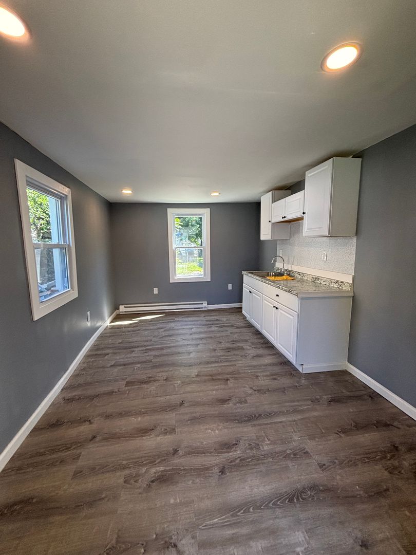 Kingston Apartment: 50 Payne Ave