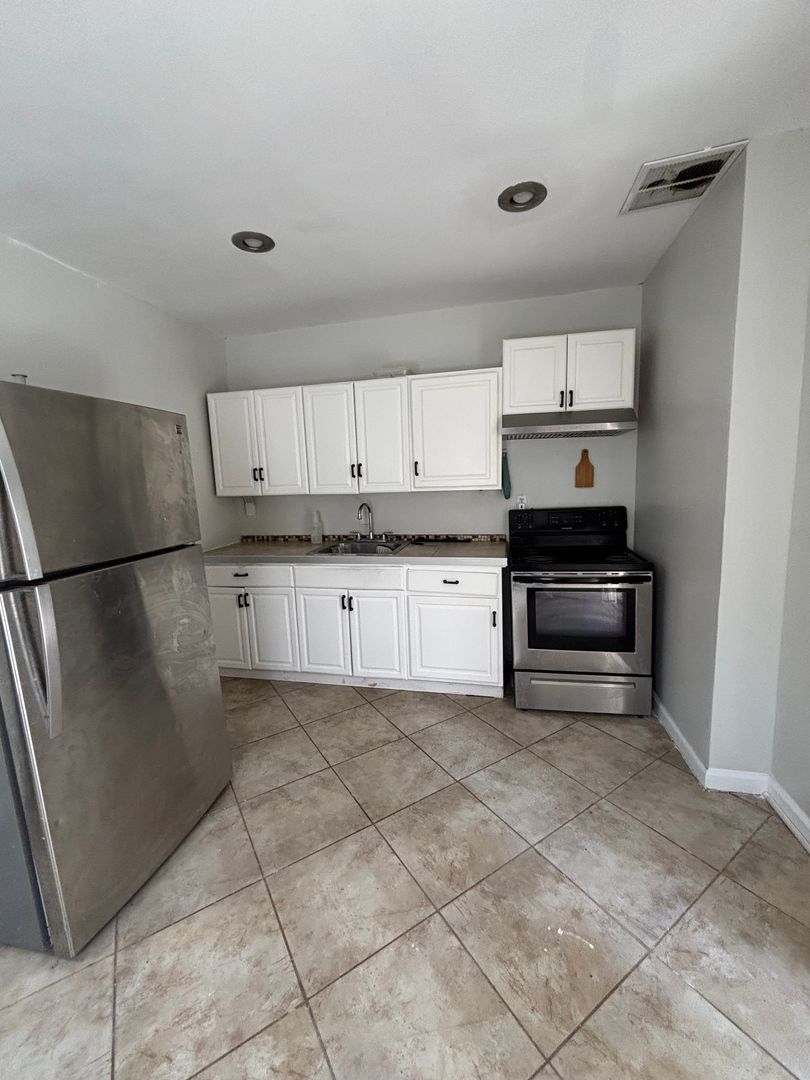 Wilkes Barrre Apartment: 126 - 128 S Welles St