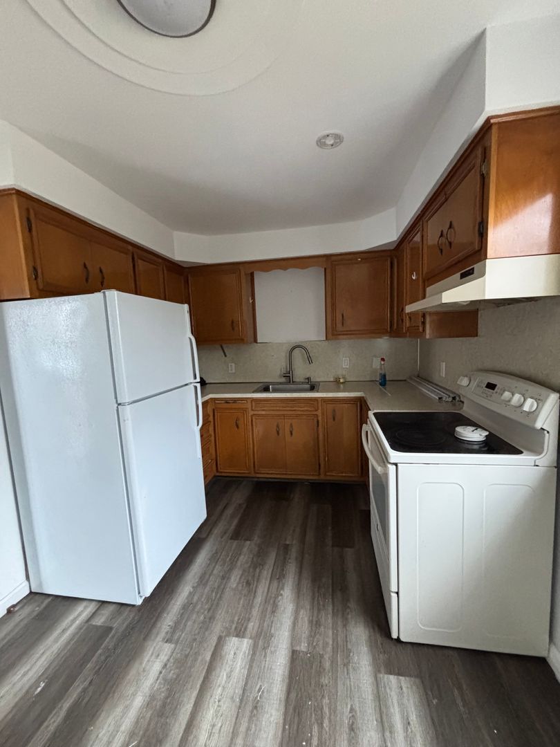 Kingston Apartment: 24 1st Ave
