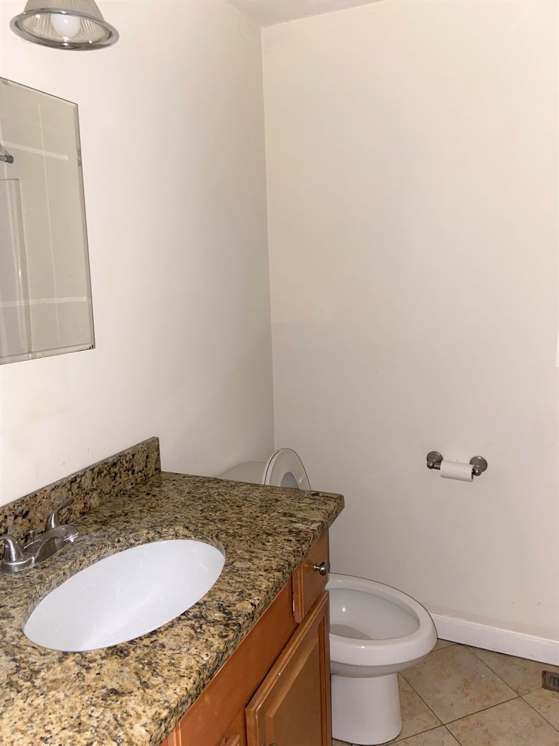 Pepperell Apartment: 13 Cottage Street