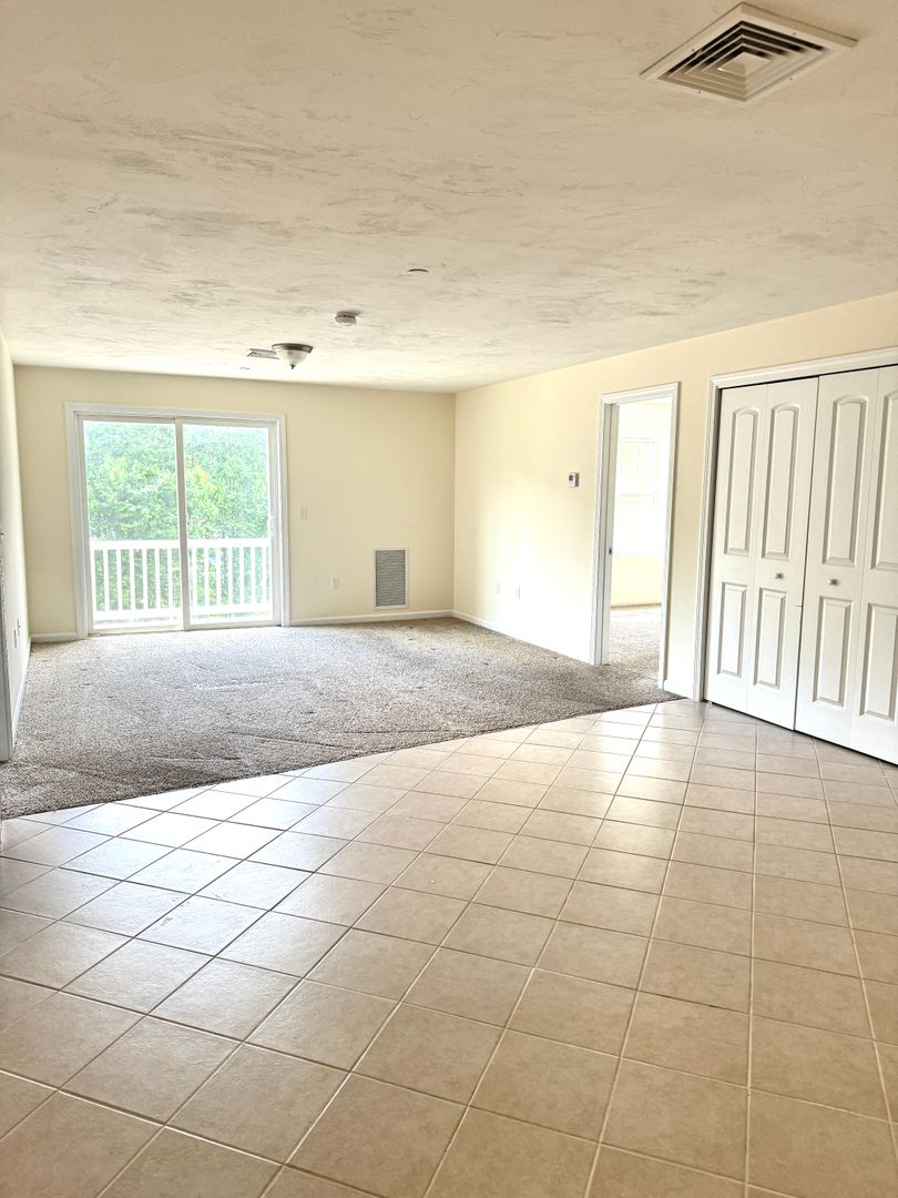 Lunenburg Apartment: 5 Rogers Way
