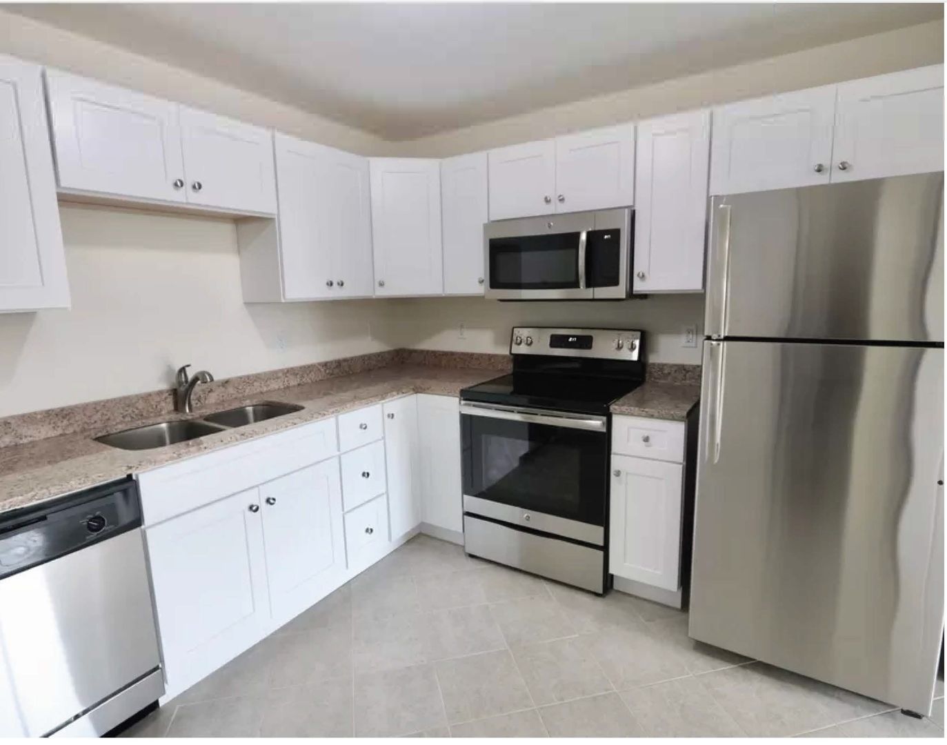 Lunenburg Apartment: 5 Rogers Way