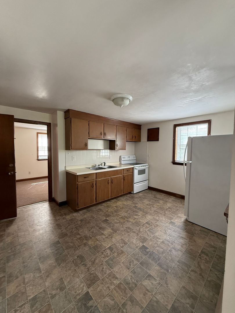 Ayer Apartment: 37 Groton School Road