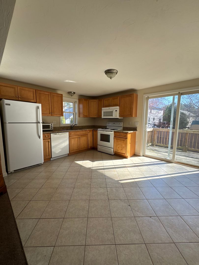 Ayer Apartment: 35AB Groton School Road