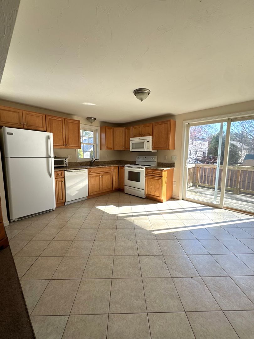 Ayer Apartment: 35AB Groton School Road