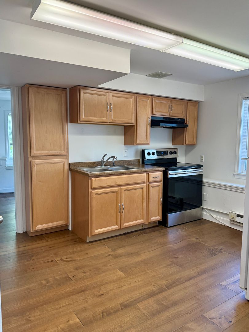 Ayer Apartment: 42 West Main Street
