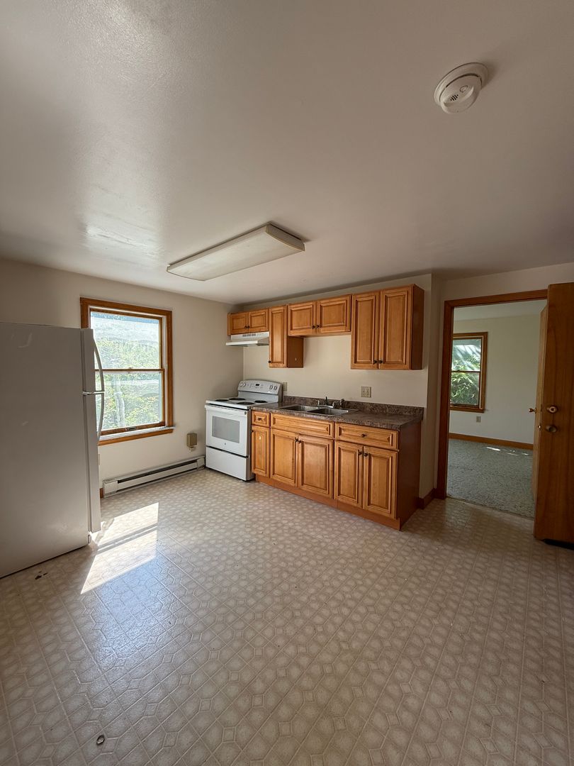 Ayer Apartment: 42 W Main Street